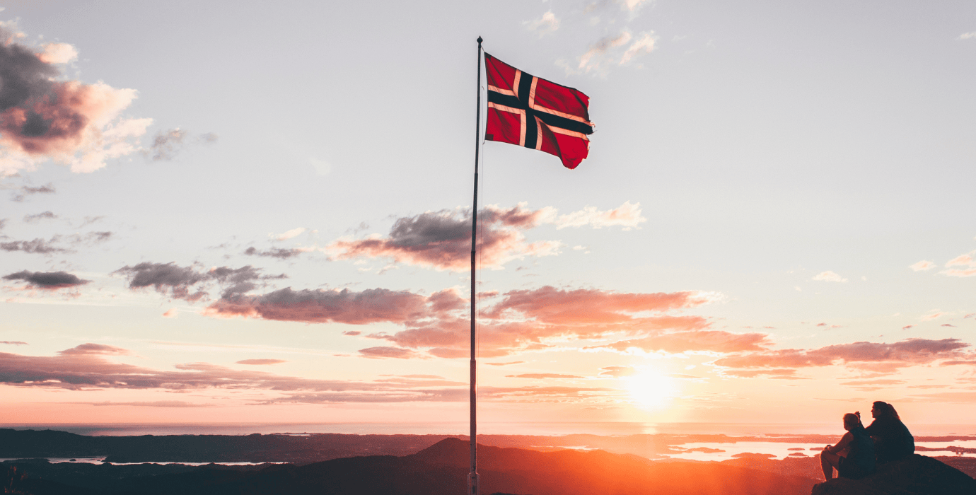 Drapeau norvégien flottant au vent