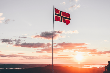 Drapeau norvégien flottant au vent