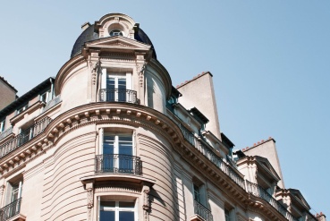 Copropriété parisienne en contre plongée